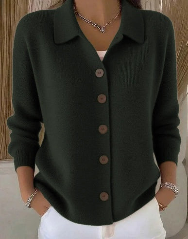 Ursula | Strickjacke mit Schalkragen und Knöpfen